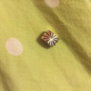 Pandora sunburst clip