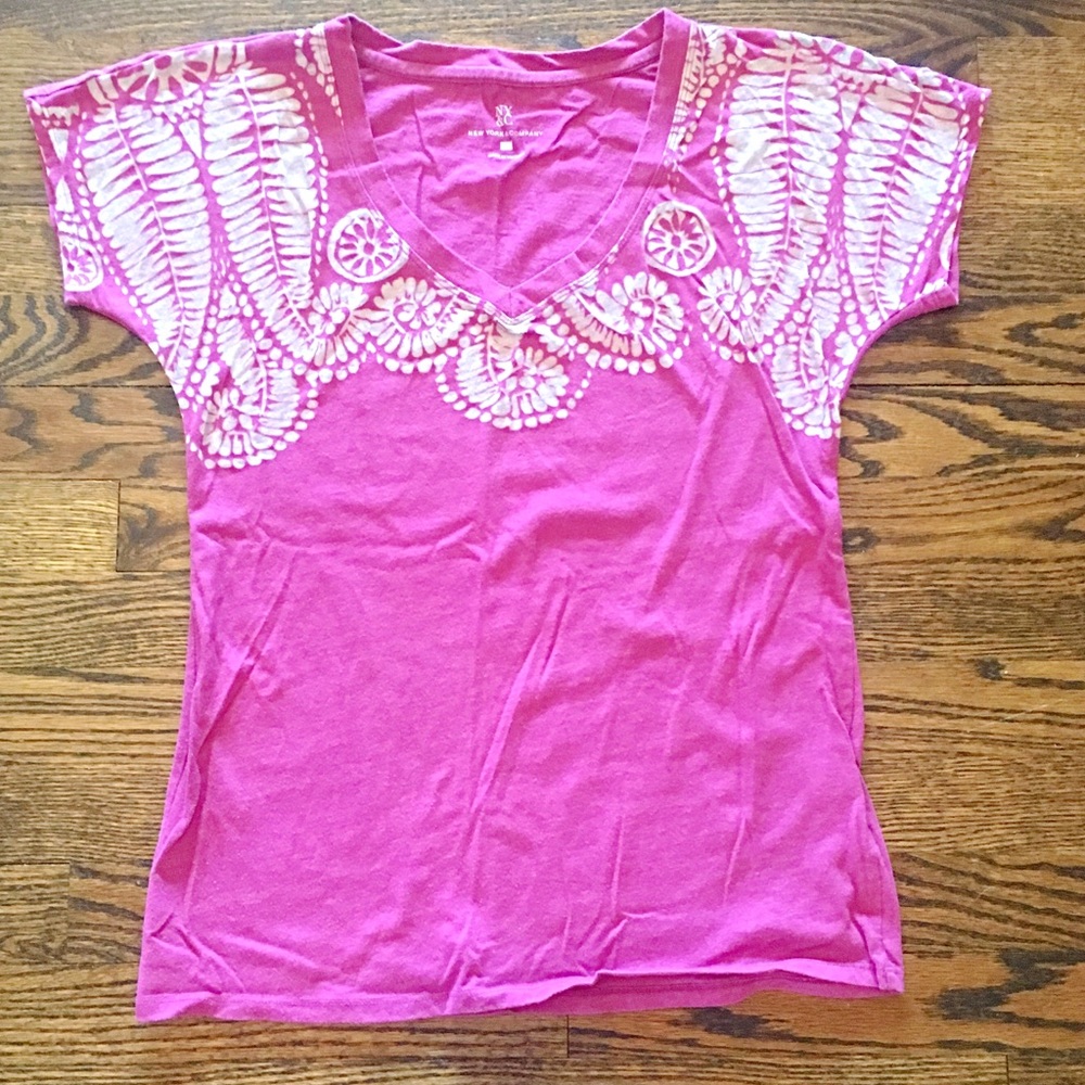 👚Berry Burnout V Neck Tee