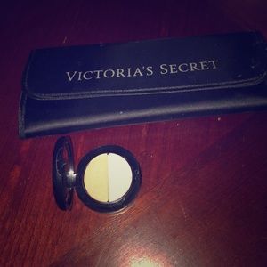 Benefit cosmetics boing eyebright& VS brush holder