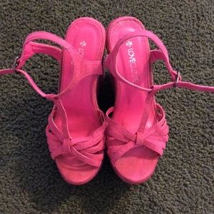 Hot pink wedge heals