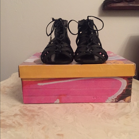 I'm selling a pair of sandals from Traffic