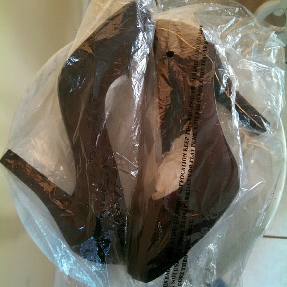 Gold Trimmed Nine West Dark Brown Suede Pump SZ 8 - Picture 4 of 4