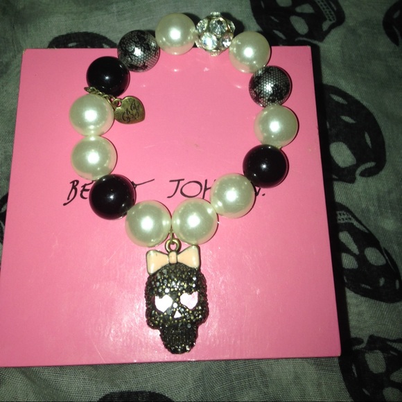 Betsey Johnson skull bracelet