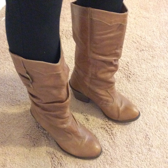 Steve Madden Tan Boot. Size 7.