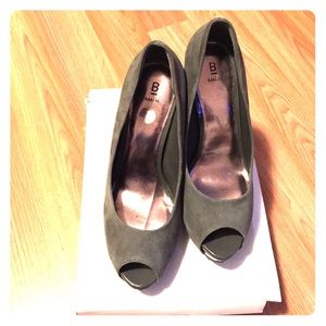 ‼️REDUCED PRICE‼️ 6" Gray Suede High Heels, Bakers