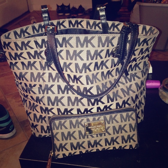 Authentic Michael Kors purse and wallet