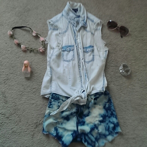 WET SEAL  sleevelesa top