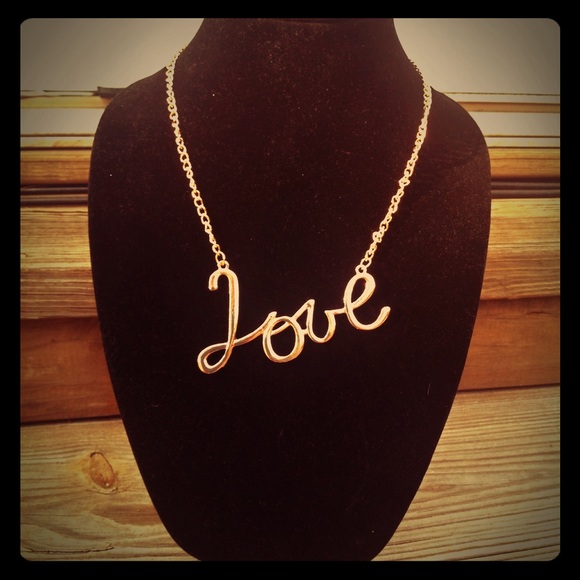 Jewelry - ❤️LOVE❤️ Statement Necklace in golden NEW