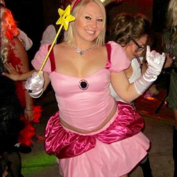Princess peach Halloween costume