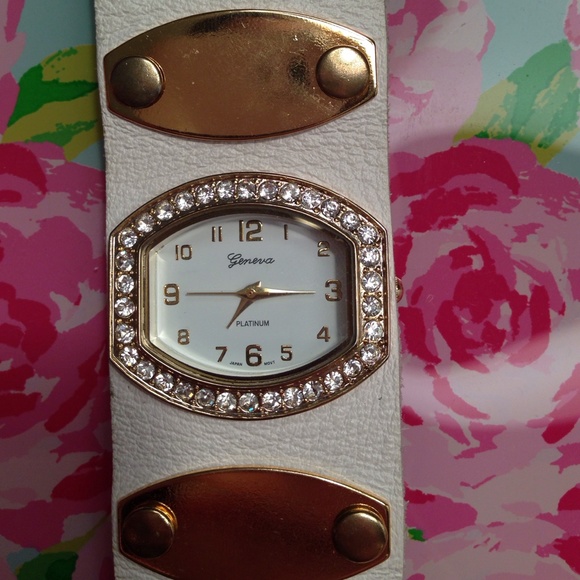 Fashion Watch - Picture 3 of 4