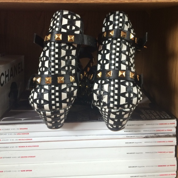 Zara Shoes - Zara Basic tribal sandals Zara Shoes - Zara Basic tribal sandals