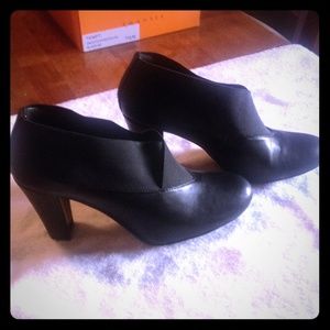 Smooth Stretch black booties