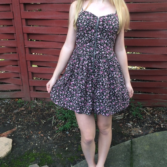 Forever 21 Floral Dress - Picture 1 of 3
