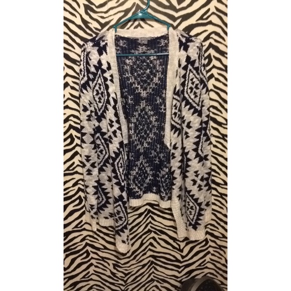 Blue and White Aztec Print Cardigain 💥