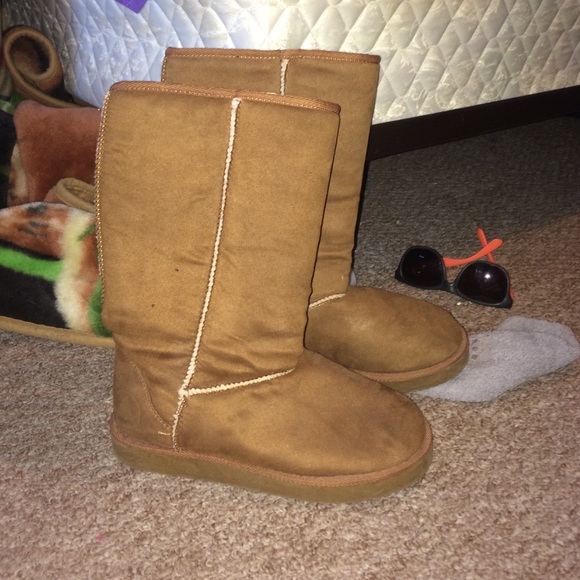Airwalk ugg looking boots.