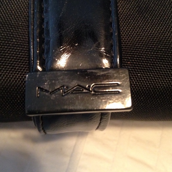 MAC Cosmetics Brush Rollup Case