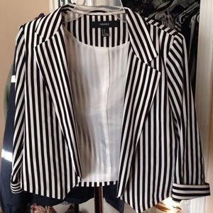 Striped blazer! Super chic.