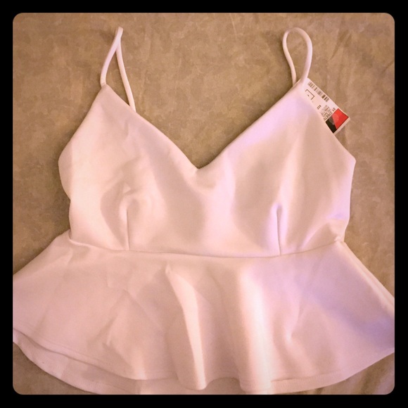 Payhalf  ⚪️V-shape flow crop top.⚪️