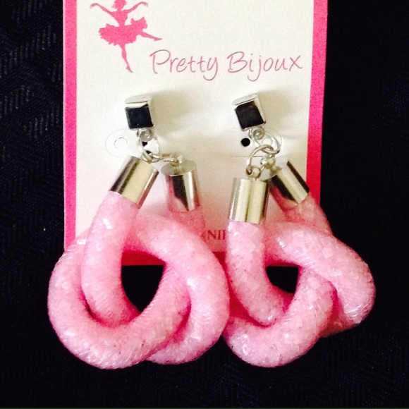 NWOT Sparkly earrings. Non-Allergenic😍