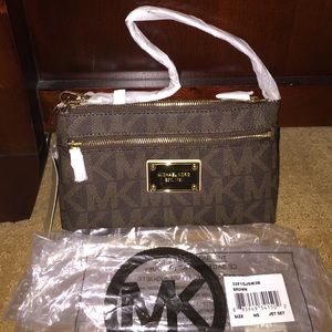 NWT Michael Kors jet set large wristlet