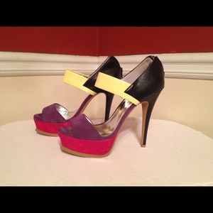 Eva &Zoe Timber Heels Size 8M