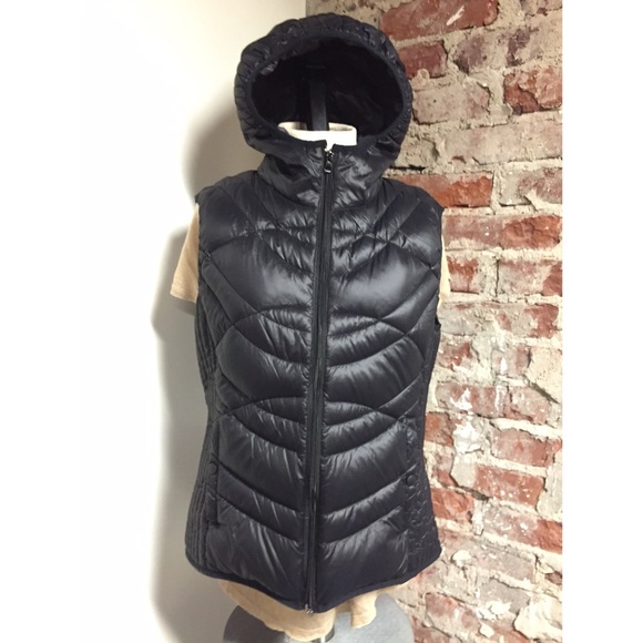 Bernardo Hooded Packable Vest