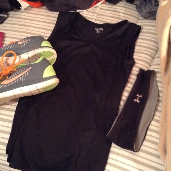 V neck work out tank️⬛️💲