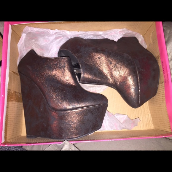 Acid washed platform wedges