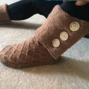 Tan knit uggs NWT