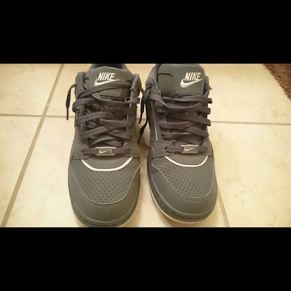 Nike - Picture 2 of 4