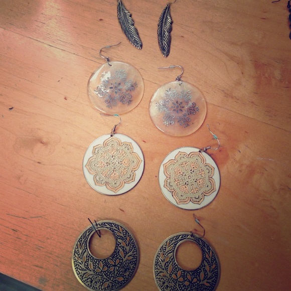 4 pair of earrings