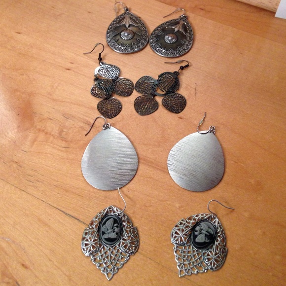 4 pair of earrings