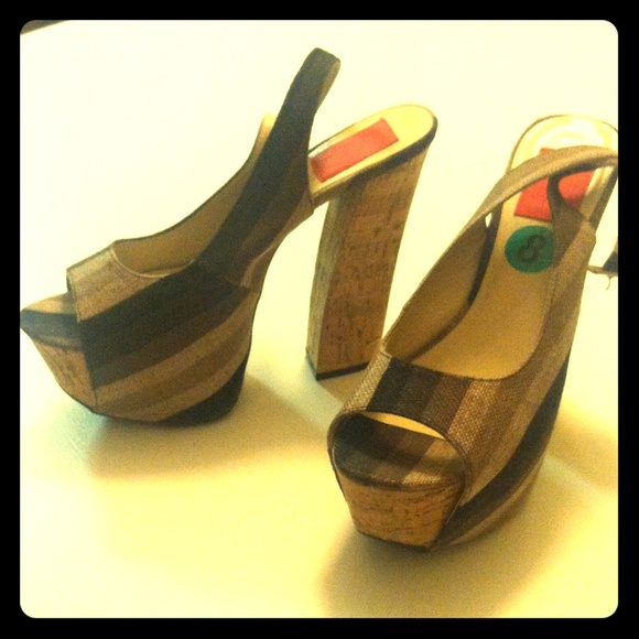 Brown stripe cork platforms size 8