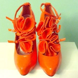 Dollhouse gorgeous 4inch heels