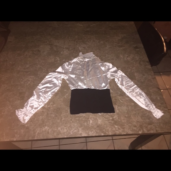 Nice white and black shirt - Picture 2 of 3