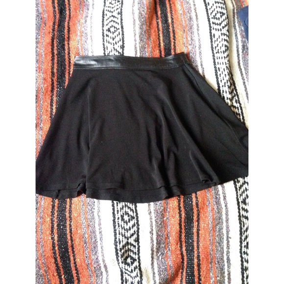 ❌SOLD❌Black f21 skirt!