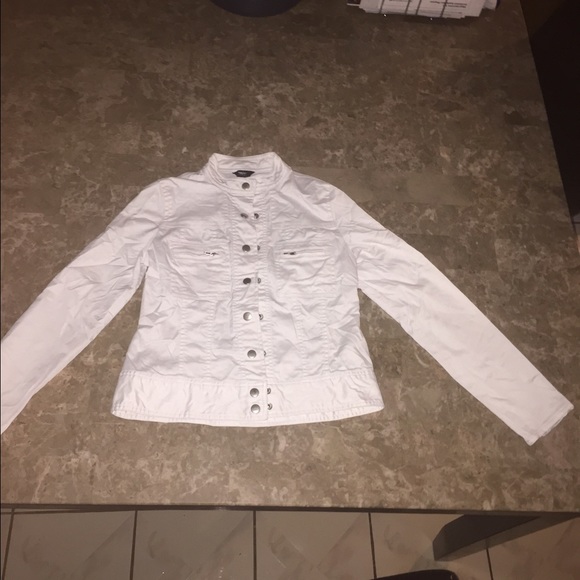 White jacket / sweater - Picture 2 of 4