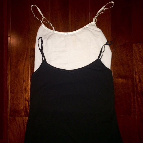 🚫SOLD🚫 Banana Rཽeཽpཽuཽbཽlཽiཽcཽ Tanks! 2 for $6♦️ - Picture 4 of 4