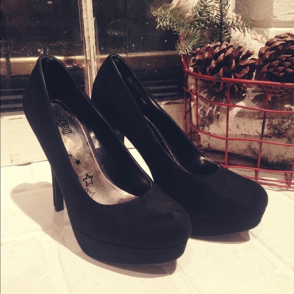Black Suede Pumps
