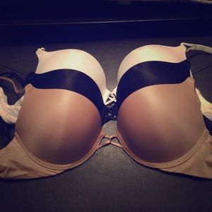 Victoria Secret Bombshell Bra lot of 2