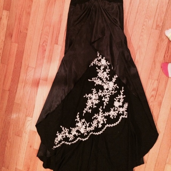 Prom dress - Picture 3 of 3