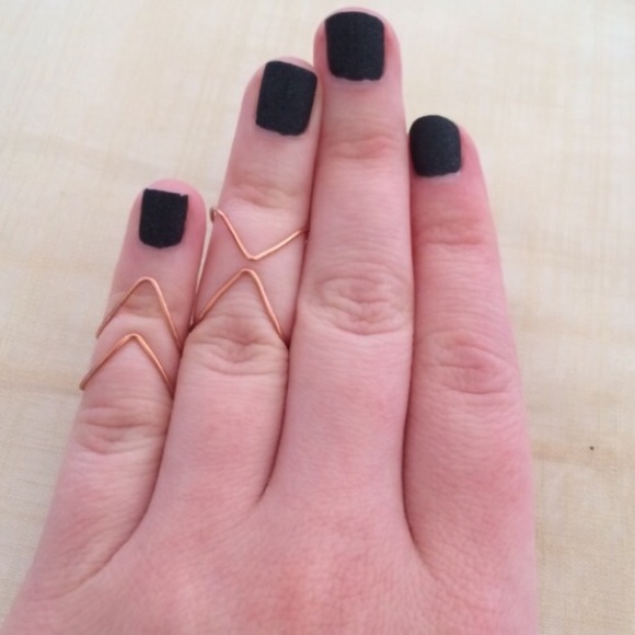 ❤️SALE❤️Chevron Wire Rings (set of two)💗 Handmade - Picture 2 of 4