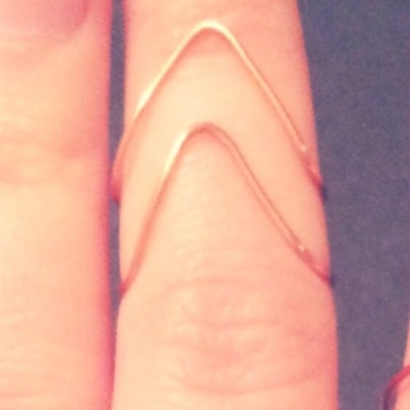 ❤️SALE❤️Chevron Wire Rings (set of two)💗 Handmade - Picture 3 of 4