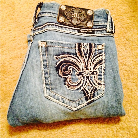 Miss Me Denim - Miss me capris. Size 28.