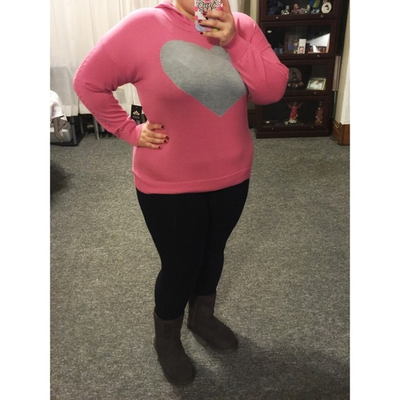 Sweaters - 💕Heart Hoodie & Floral Top