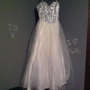 White long formal dress✨