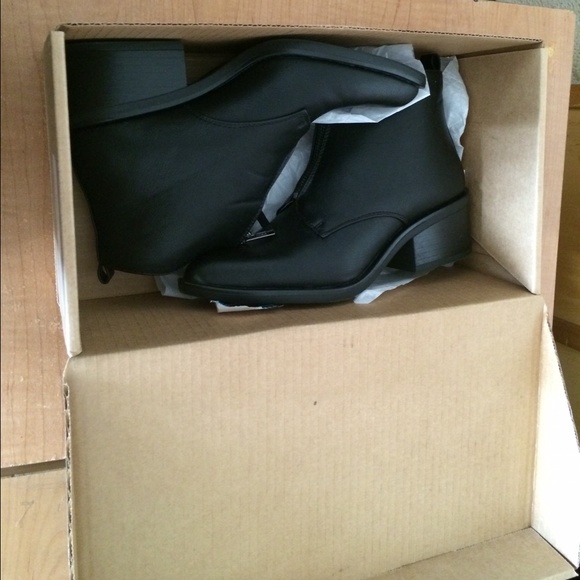 Clove Zip Front Ankle Boots - Picture 3 of 4