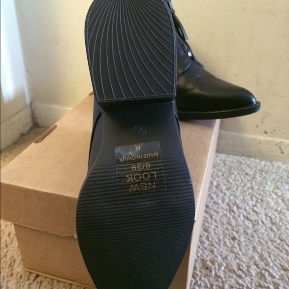 Clove Zip Front Ankle Boots - Picture 4 of 4