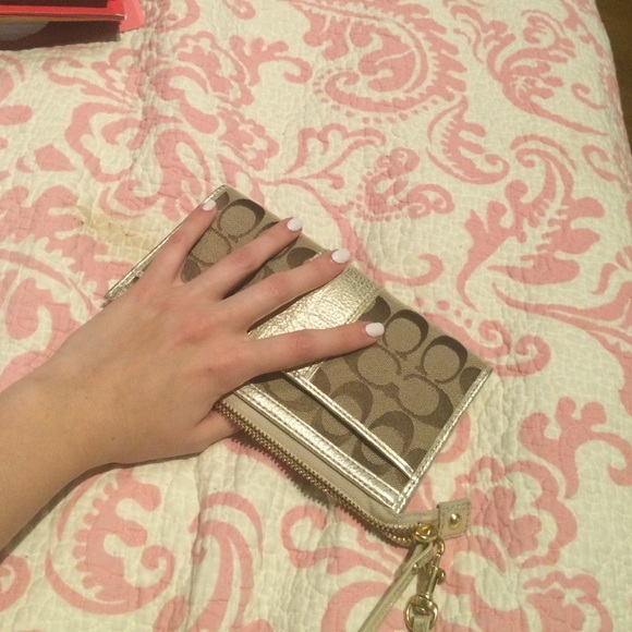 Gold coach clutch - Picture 4 of 4