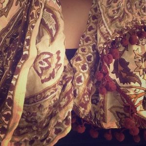 Pretty patterned fashion scarf